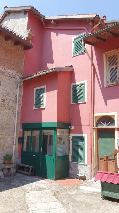 Casa Vacanza Pegrini Nel Centro Storico Di Gavi Exterior photo