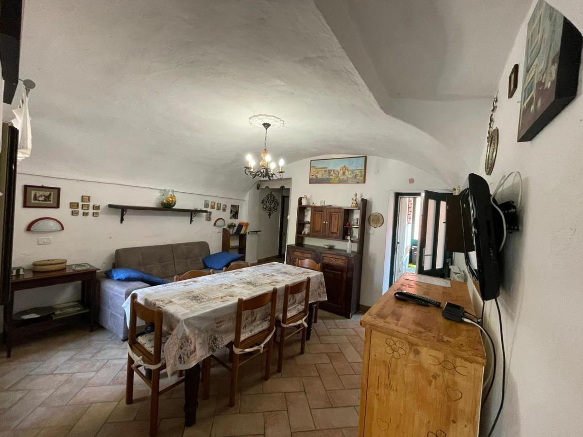Casa Vacanza Pegrini Nel Centro Storico Di Gavi Exterior photo